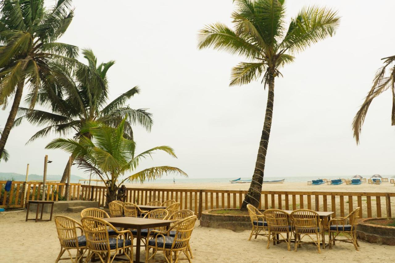 Shaan Coco Palms Beach Resort Morjim Exterior foto